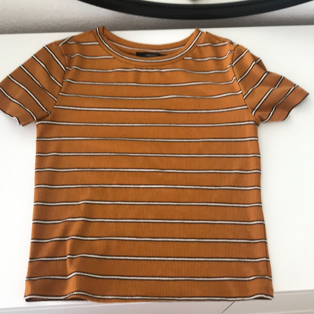 teracotta tshirt w black and white stripes